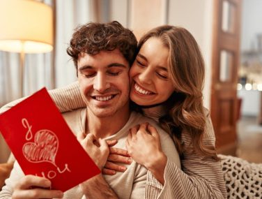 How to Keep Your Smile Sparkling for Valentine’s Day