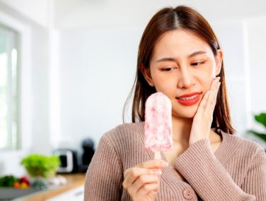 How Your Dentist Treats Tooth Sensitivity